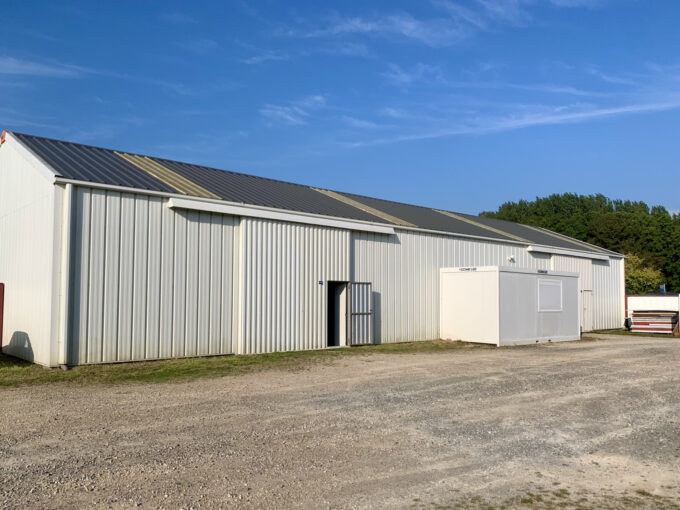 150 m2 env de stockage à louer