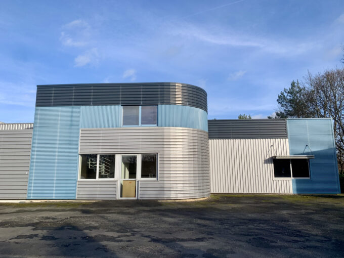 BEAUX VOLUMES A VENDRE AU COEUR D’UNE ZONE INDUSTRIELLE